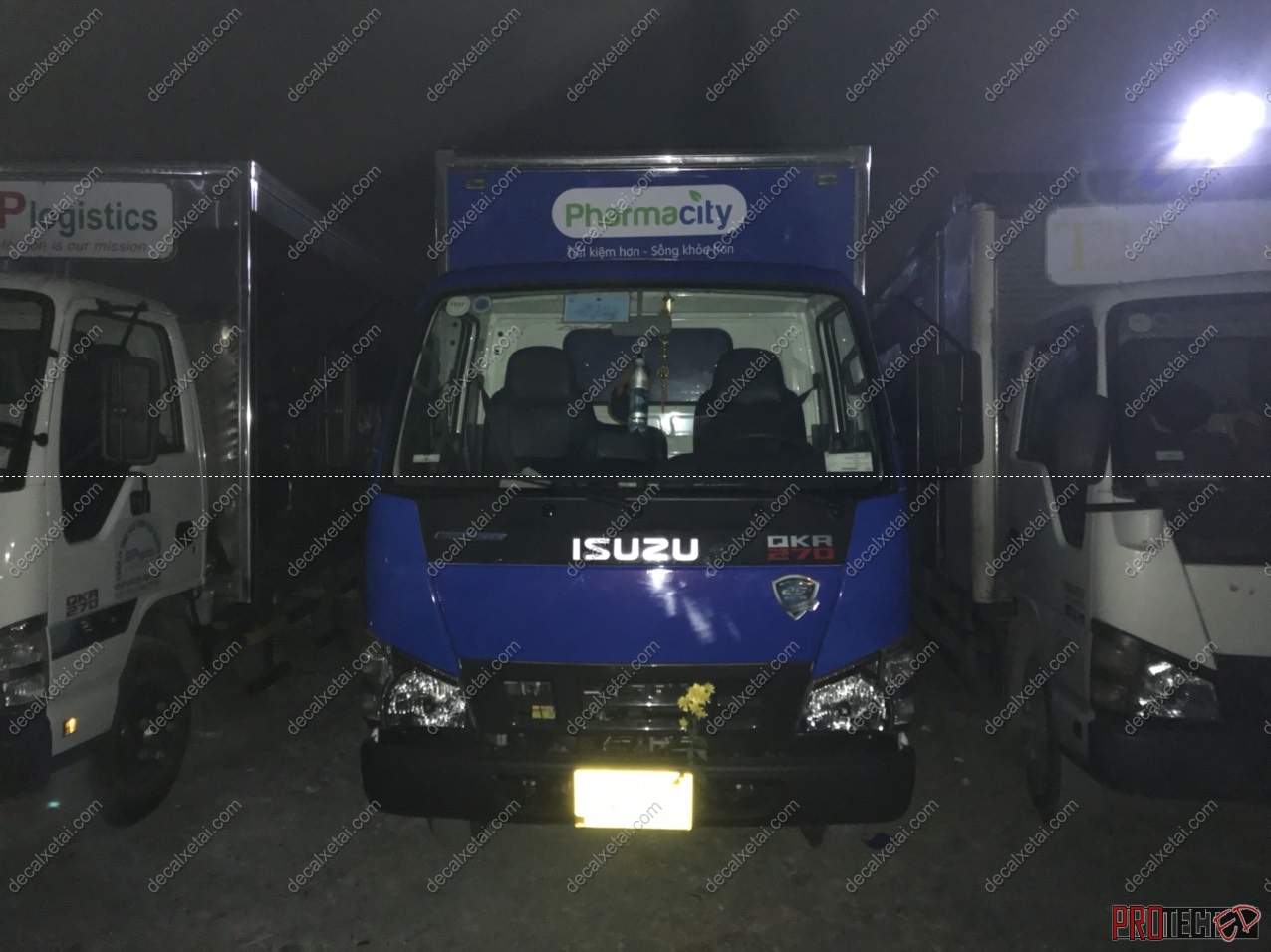 từng em lên dĩa dán decal xe tải full cabin Pharmacity - từng xe lên dĩa